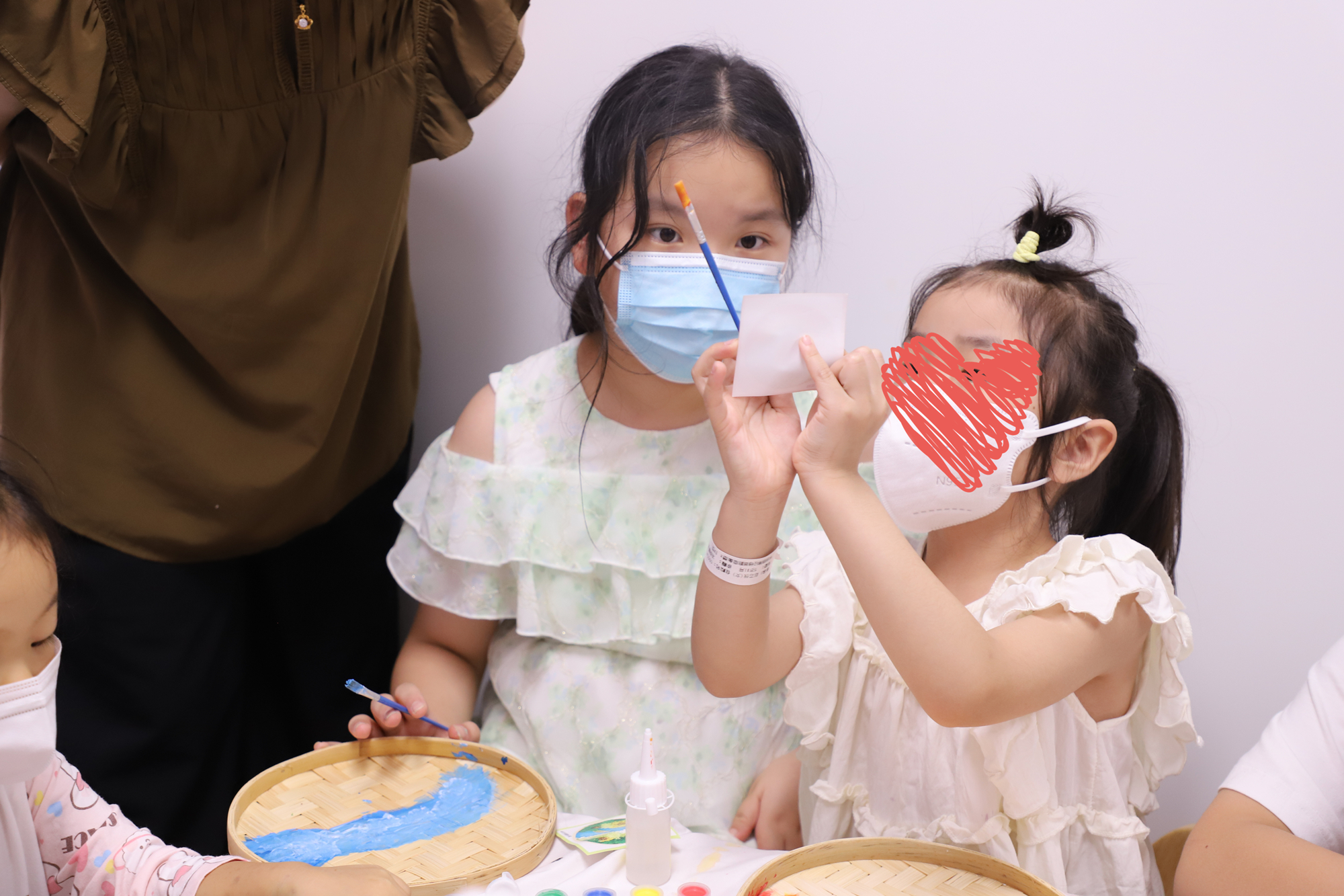 紫金厚德志愿者服務(wù)隊舉辦“苔蘚繪夢”手工公益課堂活動