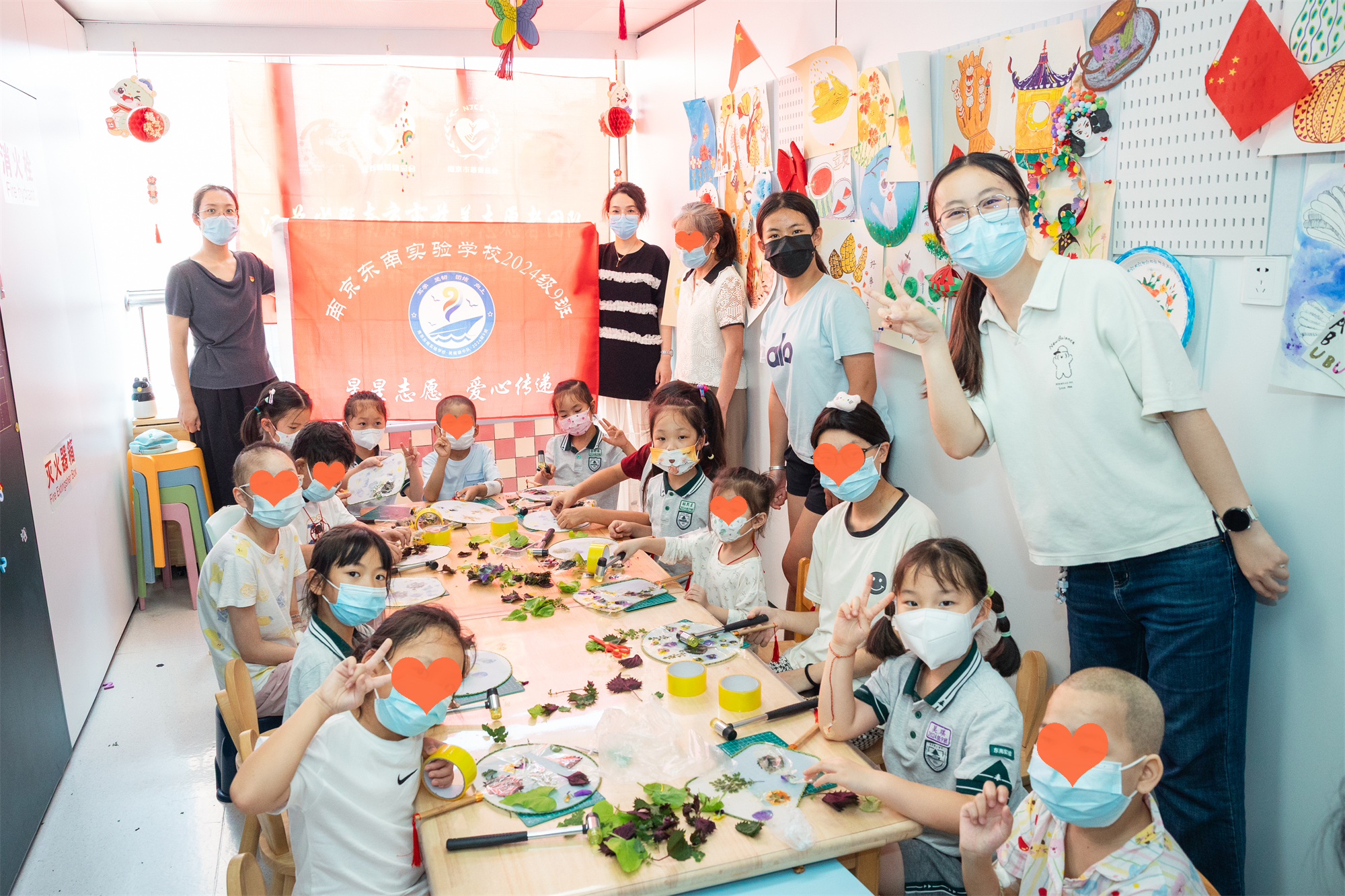 紫金厚德志愿者服務(wù)隊“葉間旅行”手工公益課堂溫暖開課